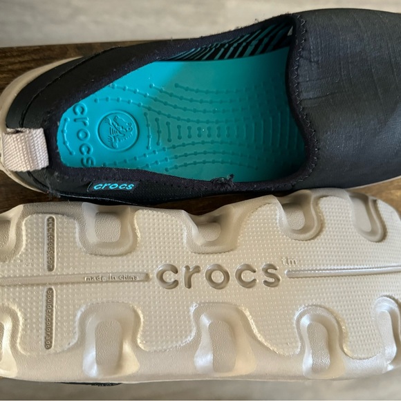 Women’s Crocs SIZE 9 - Picture 5 of 8